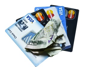 Visa- und Mastercard-Karten: Oft werden Debitkarten nicht akzeptiert (Foto: pixabay.de/TechPhotoGal)
