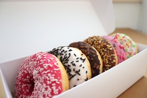 Donuts: Darin ist eine Vielzahl von E-Nummern enthalten (Foto: pixabay.com, Jana)