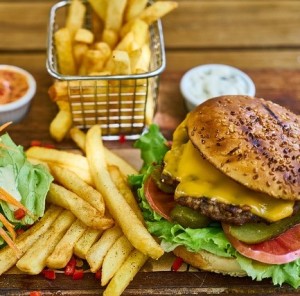 Fast Food: Ernährung hängt auch von der Nachbarschaft ab (Foto: Engin Akyurt, pixabay.com)