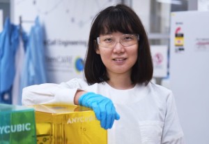 Chemikerin Ruirui Qiao will die Weltmeere vom Plastikproblem befreien (Foto: uq.edu.au)