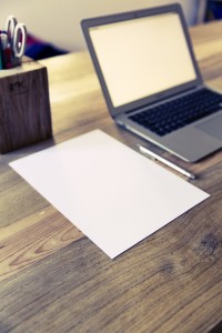Schreibtisch: In Krisen verlieren Start-ups qualifizierte Leute (Bild: Markus Spiske, pixabay.com)