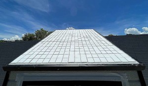 Ein neues Dach aus kühlender superweißer Keramik (Foto: cityu.edu.hk) Ein neues Dach aus kühlender superweißer Keramik (Foto: cityu.edu.hk)