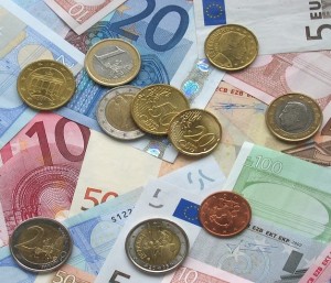 Geld für Investitionen: Firmen fahren diese wegen der Rezession zurück (Foto: pixabay.com, janeb13)