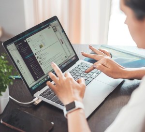 Home-Office: Vor allem Montag und Freitag sind beliebte Tage (Foto: pixabay.com, OleksandrPidvalnyi)