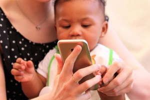 Kleinkind: Gehirn reagiert auf Probleme und passt sich früh an (Foto: pixabay.com, Ulrike Mai) Kleinkind: Gehirn reagiert auf Probleme und passt sich früh an (Foto: pixabay.com, Ulrike Mai)