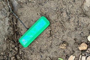 Energieautark betriebene mikrobielle Brennstoffzelle im Acker (Foto: Bill Yen, northwestern.edu) Energieautark betriebene mikrobielle Brennstoffzelle im Acker (Foto: Bill Yen, northwestern.edu)