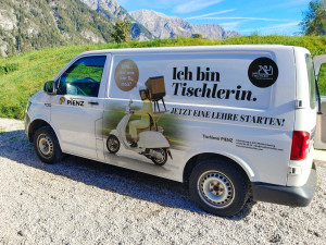 Die Tischlerei Pienz nutzt das Branding für das eigene Fahrzeug. (Foto: frischblut)