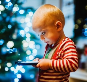 Im Netz: Schon die Kleinsten haben oft Smartphones (Foto: Helena Jankovičová Kováčová, pixabay.com) Im Netz: Schon die Kleinsten haben oft Smartphones (Foto: Helena Jankovičová Kováčová, pixabay.com)