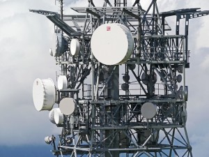 Antennenwald auf einem Telekommunikationsturm (Foto: Erich Westendarp, pixabay.com)