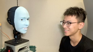 Emo und sein Lehrer Yuhang Hu (Foto: Columbia Engineering)