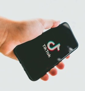 TikTok: Service sitzt mit YouTube Shorts auf der Anklagebank (Foto: 8268513, pixabay.com) TikTok: Service sitzt mit YouTube Shorts auf der Anklagebank (Foto: 8268513, pixabay.com)