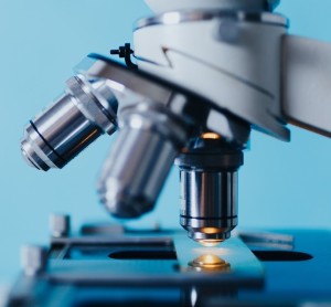 Mikroskop: weitere Fortschritte bei der Krebstherapie (Foto: pixabay.com, Konstantin Kolosov)
