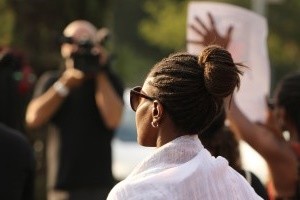 Schwarze Frau: Diskrimierung in den USA noch weitverbreitet (Foto: pixabay.com, Orna)