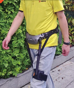Kenqing-Exoskelett: Damit wird Bergwandern für Ältere zum Kinderspiel (Foto: kenqingkeji.com)
