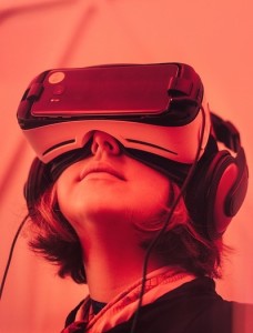 VR-Brille: 3D-Eintauchen in die Szenerie motiviert zu mehr Umweltschutz (Foto: Pexels, pixabay.com)