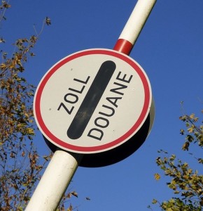 Zollschranke: Aufschläge bewirken weltweite Wohlstandsverluste (Foto: Yvonne Huijbens, pixabay.com)