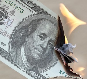 Brennender Dollar: Trumps Zollpolitik entwertet eigene Währung (Foto: pixabay.com, Foto-Rabe)