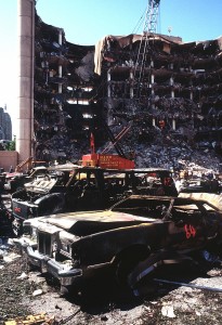 Murrah Federal Building nach dem Anschlag 1995 (Foto: Staff Sergeant Preston Chastee)
