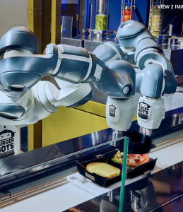 Roboterpärchen bei der Burger-Komposition in Los Gatos (Foto: ABB)