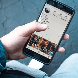 Smartphone: Add-on hält Ablenkung im Social Web in Grenzen (Foto: Erik Lucatero, pixabay.com)