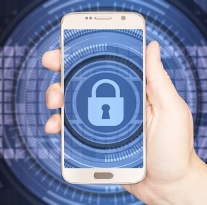 Gesichertes Smartphone: besser gegen Cyber-Kriminelle gewappnet (Bild: Pete Linforth, pixabay.com)