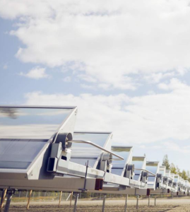 Moderne Solarkollektoren für die industrielle Nutzung (Foto: absolicon.com)