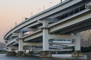 Neues Brückenbauwerk: Mit Edelstahl halten Brücken deutlich länger (Foto: alliumeng.com)