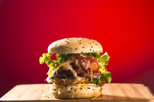 Burger: Kinder und Jugendliche reagieren sofort auf Werbung (Foto: pixabay.com, Iftekhar Uddin Emon)
