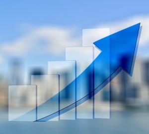Trendpfeil: Wirtschaftsforscher sehen einen leichten Aufwind (Bild: pixabay.com, geralt)