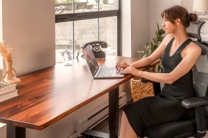 Ergonomische Möbel von der Krankenkasse bezahlt? Gut möglich! (Foto: EFFYDESK/Unsplash)