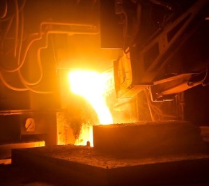 Hochofen: Deutsche Industrieproduktion noch nicht über den Berg (Foto: pixabay.com, zephylwer0)