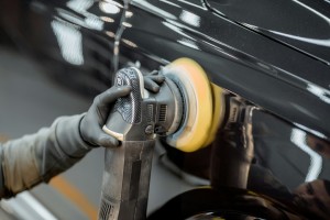 Mit der Maschine oder per Hand - richtig polieren muss überlegt sein (Foto: Unsplash)
