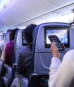 Smartphone-Nutzung ohne Flugmodus: Viele ignorieren die Vorgaben (Foto: pixabay.com, OrnaW)