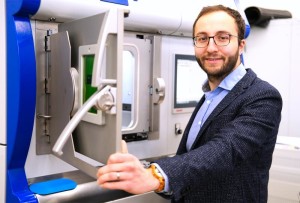 Forscher Oliver Maurer: Vibrationen für mehr Präzision (Foto: Claudia Ehrlich, uni-saarland.de)