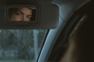 Behalten Sie den Durchblick mit den Tipps von Autokauf-Blitz (Foto: Igor Rodrigues/Unsplash)