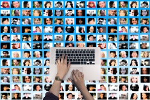 User: KI-Chatbots holen immer mehr auf (Foto: pixabay.com, Gerd Altmann)