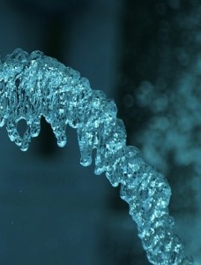 Wasserstofftransport in einer wasserähnlichen Flüssigkeit (Bild: Nadine Doerlé, pixabay.com)