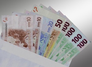 Gehalt: Einheimische verdienen in Deutschland mehr (Foto: pixabay.com, geralt)