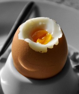 Frühstücksei: Verzehr schützt vor Herzinfarkt (Foto: Karl Allen Lugmayer, pixabay.com)