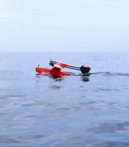 Erdbeben-Aufklärer nach der Landung auf dem Wasser (Foto: iis.u-tokyo.ac.jp)