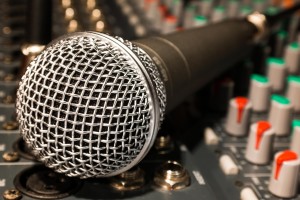 Mikrofon: KI-generierte Musik als ernstzunehmende Konkurrenz (Foto: pixabay.com, Thomas)