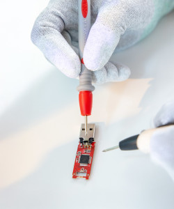 Daten eines überhitzten USB-Sticks sollten in Profi-Labor gerettet werden (Foto: RecoveryLab)