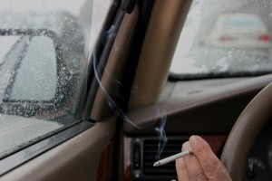 Wie wird man üble Gerüche im Auto los? (Foto: Mahnoosh Farzan/Unsplash)