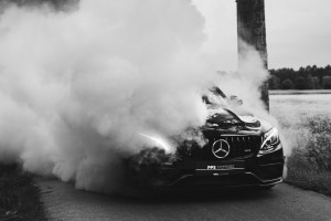 Eine Motorüberhitzung ist kein Bagatellschaden (Foto: serjan midili/Unsplash)