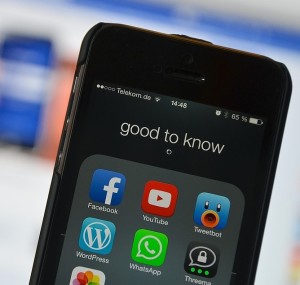 Smartphone mit Apps: Informelles Lernen per Social Media (Foto: pixabay.com, albersHeinemann)