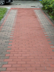 Einfahrt pflastern lassen in Berlin (Foto: A-Z Garten- und Landschaftspflege GmbH)