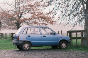 Altes Auto kostenlos entsorgen (Foto von Sami Mansour auf Unsplash)