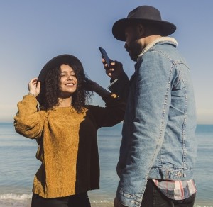 Handy gerade wichtiger: Emotional starken Partnern ist dies egal (Foto: pixabay.com, chermitove)