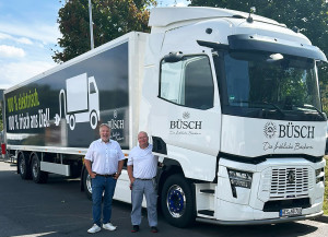 GF Dirk Jonack (links) freut sich mit Logistikleiter Stefan Wagner (Foto: Baum-Kommunikation)