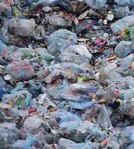 Kunststoffabfall: Jetzt lässt sich unsortierter Plastikmüll recyceln (Foto: Ben Kerckx, pixabay.com)